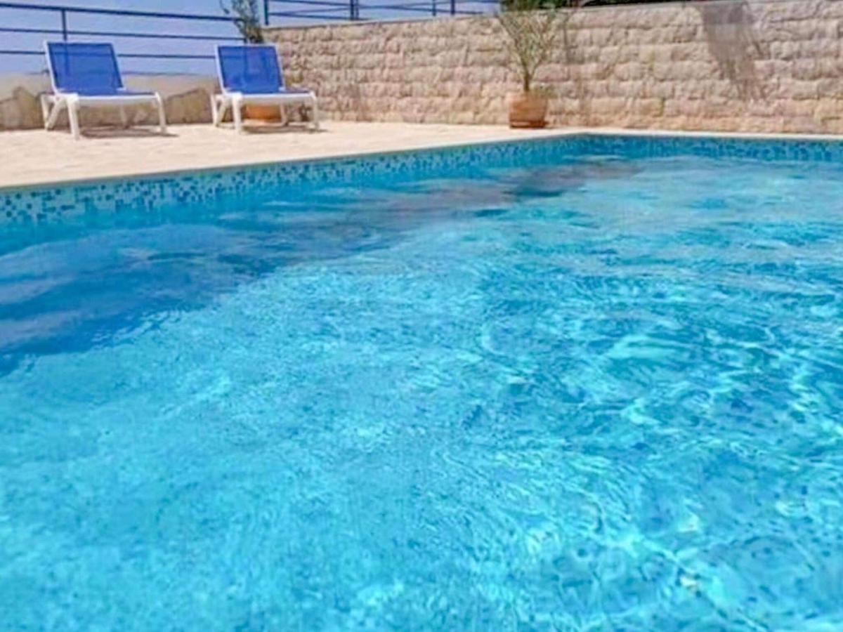 Inviting In With Shared Pool