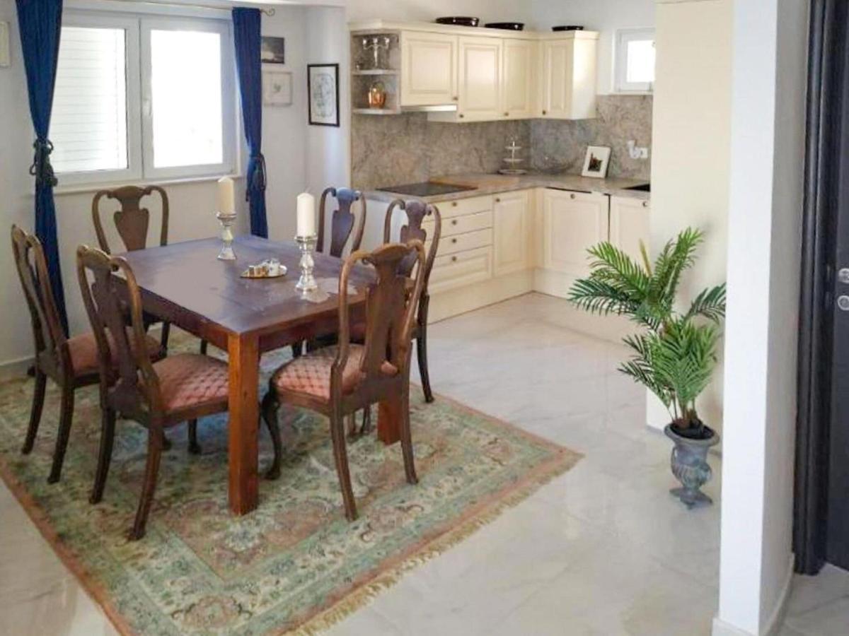 Inviting In With Shared Pool * Makarska