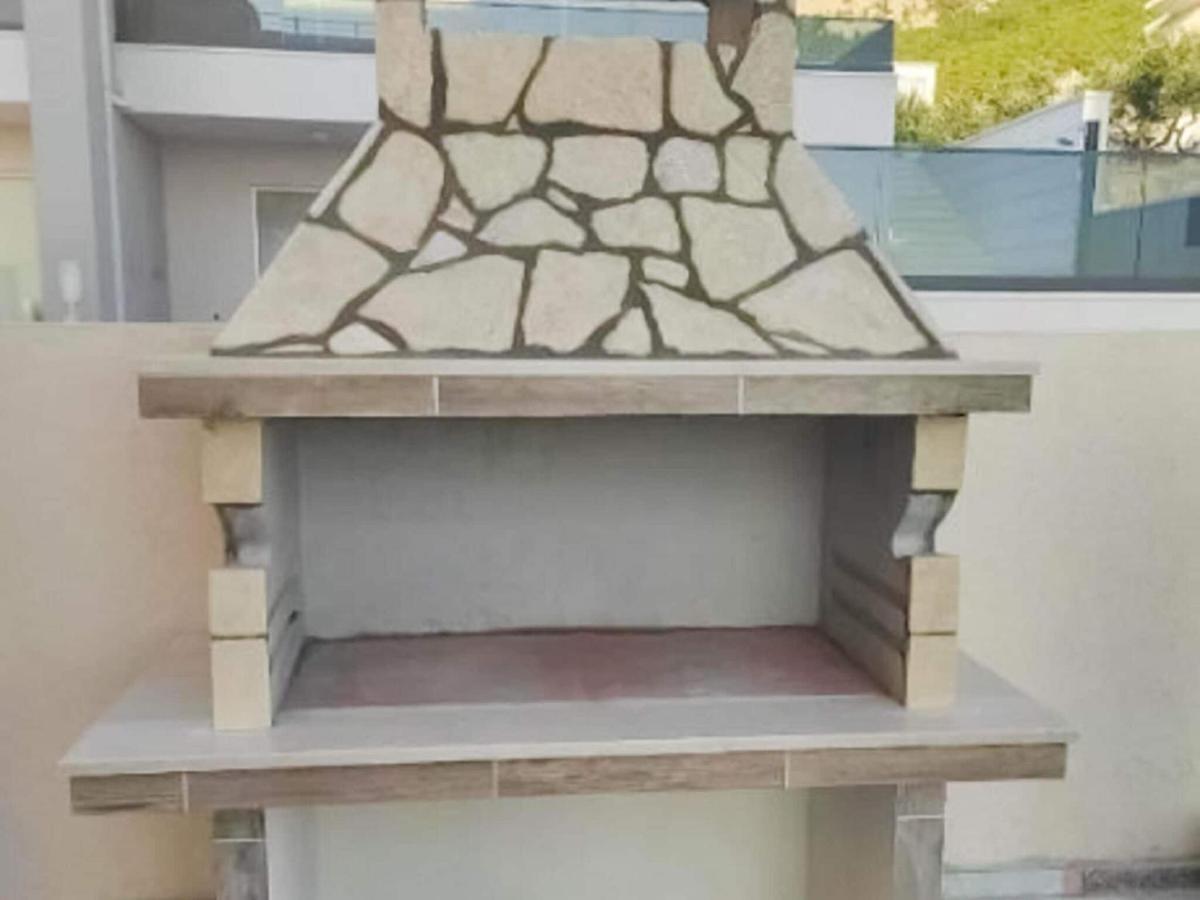 Apartment Inviting In With Shared Pool Makarska