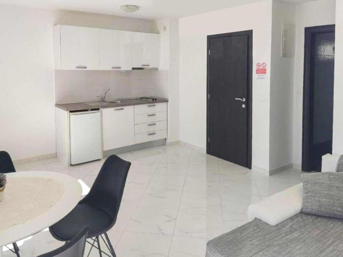 Inviting In With Shared Pool Makarska